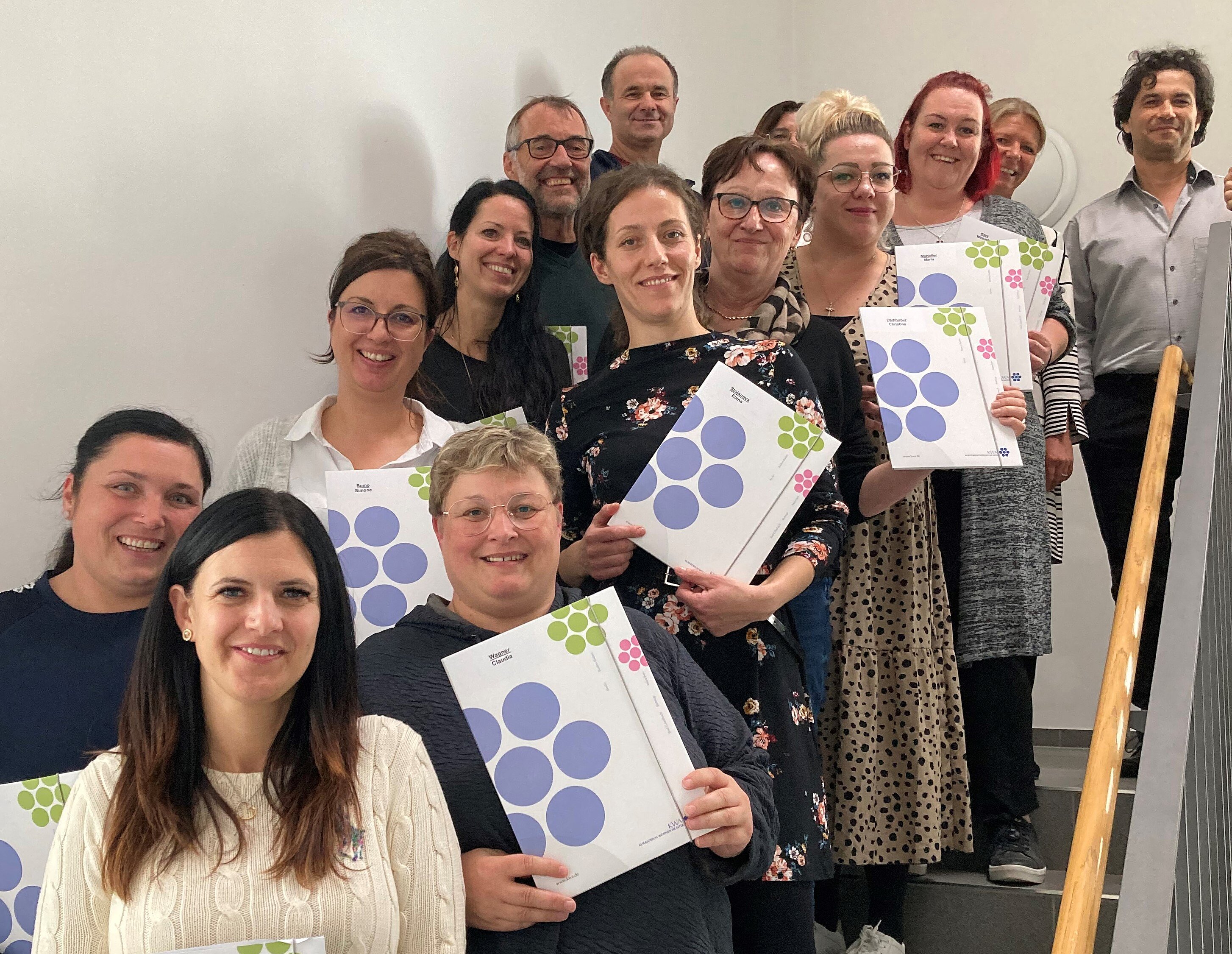 Elf Teilnehmer schließen Weiterbildung zur Betreuungskraft erfolgreich ab