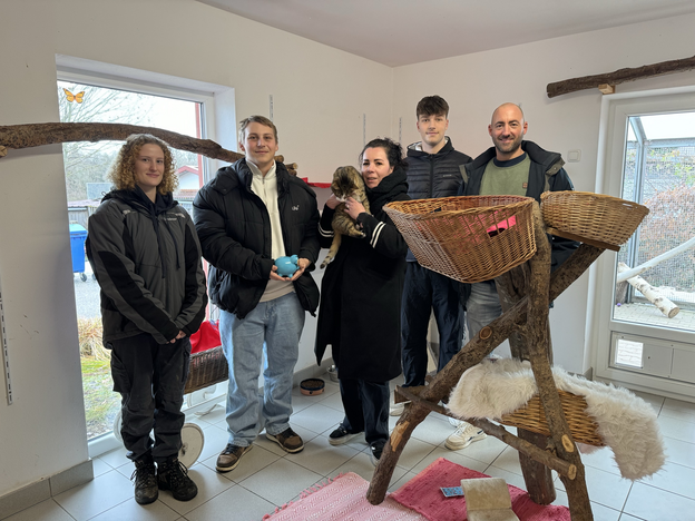Schüler des KWA Bildungszentrums sammeln Spenden für das Tierheim Benk